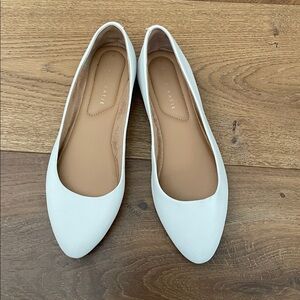 Kelly & Katie 7.5 Astor White Women's Ballet Flats